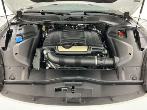 Used 2017 Porsche Cayenne AWD/4WD image 31