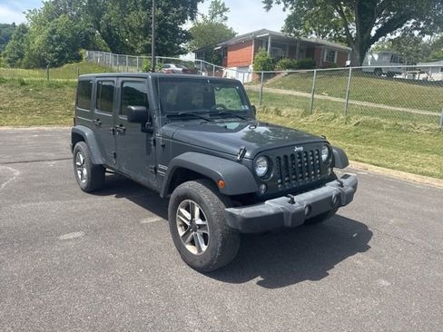 Used 2018 Jeep Wrangler Unlimited Sport S AWD/4WD image 2