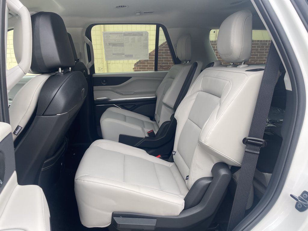 New 2026 Lincoln Navigator Premiere AWD/4WD image 15