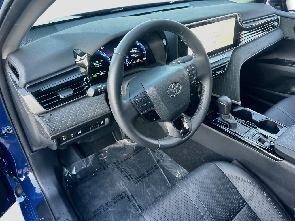 Used 2025 Toyota Camry XLE FWD image 9