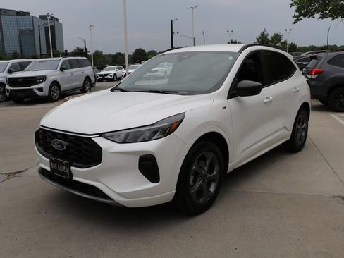 Used 2024 Ford Escape ST-Line w/ Tech Pack #1 FWD image 3