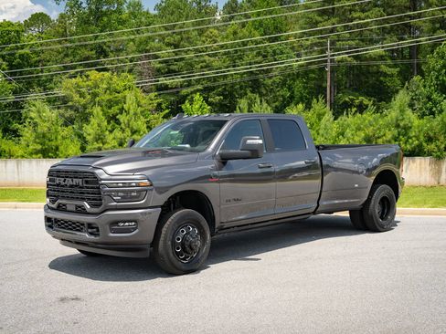 New 2026 RAM 3500 Laramie AWD/4WD image 10