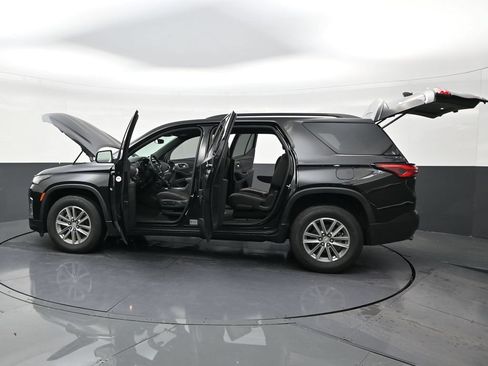 Used 2023 Chevrolet Traverse LT FWD image 27