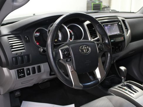 Used 2014 Toyota Tacoma Base image 16