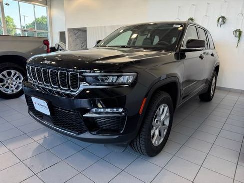 Used 2023 Jeep Grand Cherokee Limited w/ Trailer Tow Prep Group (B) AWD/4WD image 36
