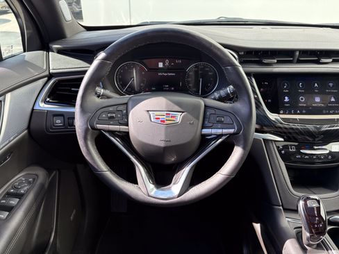 Certified 2025 Cadillac XT6 Premium Luxury AWD/4WD image 19