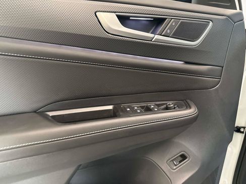 New 2026 Volkswagen Atlas Cross Sport SEL R-Line image 18