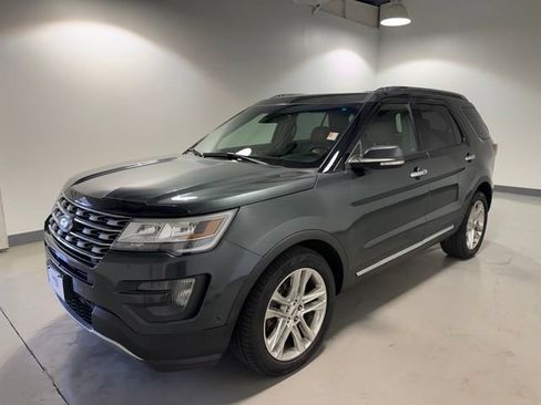 Used 2016 Ford Explorer Limited w/ Equipment Group 301A AWD/4WD image 3