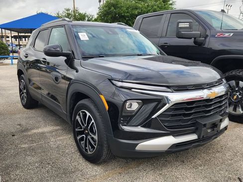 Used 2025 Chevrolet TrailBlazer LT image 1