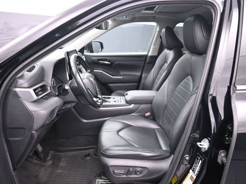 Certified 2020 Toyota Highlander XLE AWD/4WD image 19
