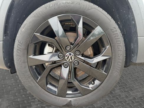 Used 2023 Volkswagen Taos SE w/ Black Wheel Package AWD/4WD image 9