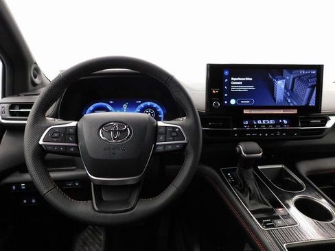 Used 2025 Toyota Sienna XSE image 36