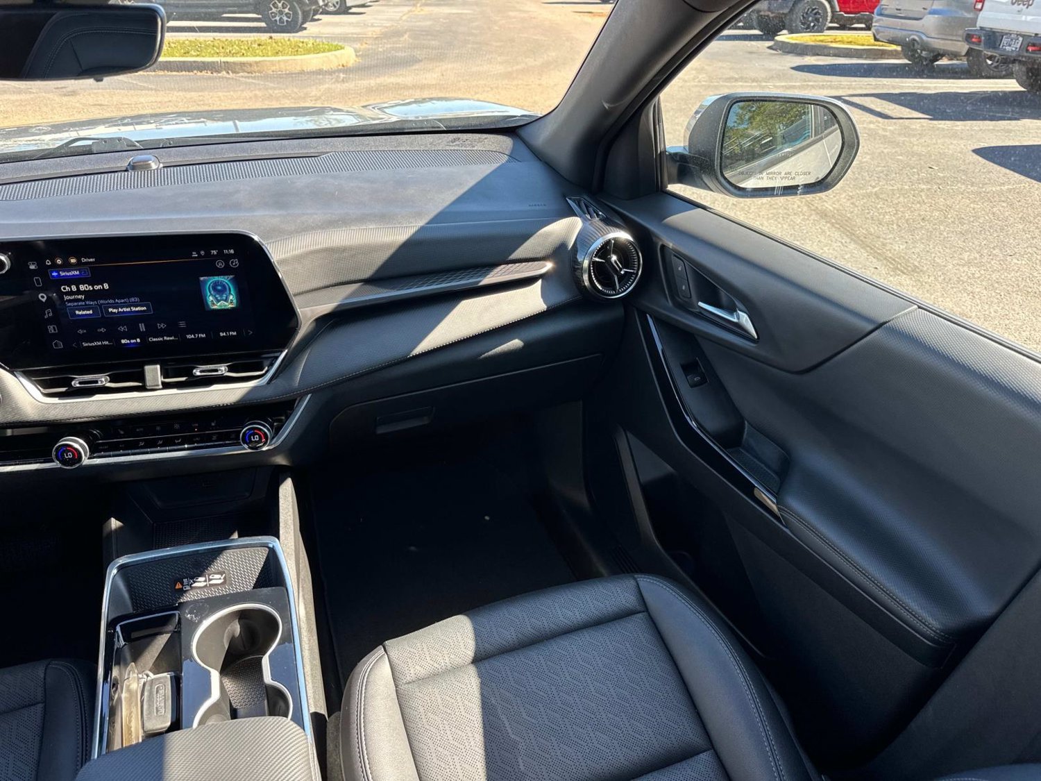 Used 2025 Chevrolet Equinox LT w/ Convenience Package II FWD image 24