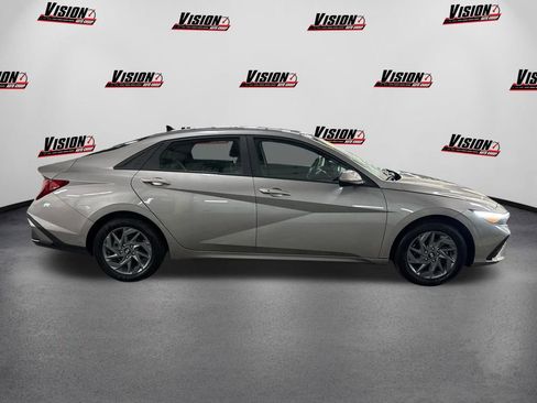 Used 2024 Hyundai Elantra SEL image 4