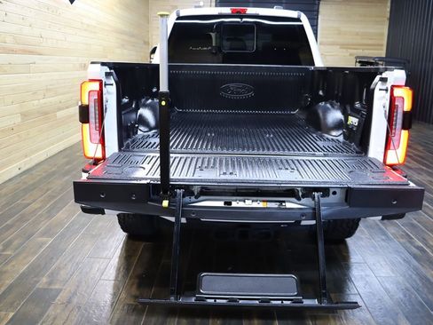 Used 2024 Ford F250 Platinum image 35