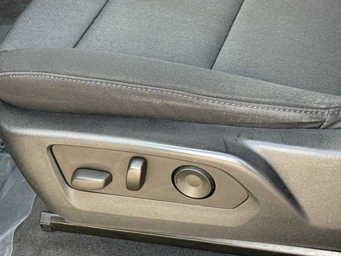 Used 2023 Chevrolet Colorado Trail Boss AWD/4WD image 23