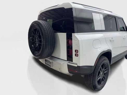 Used 2025 Land Rover Defender 110 S image 18