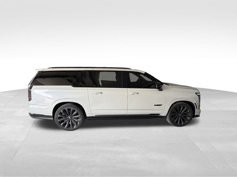 Used 2025 Cadillac Escalade ESV V AWD/4WD image 3