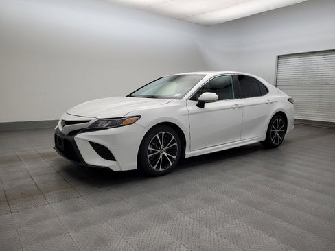 Used 2019 Toyota Camry SE image 2