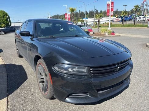 Used 2018 Dodge Charger SXT w/ Blacktop Package RWD image 1