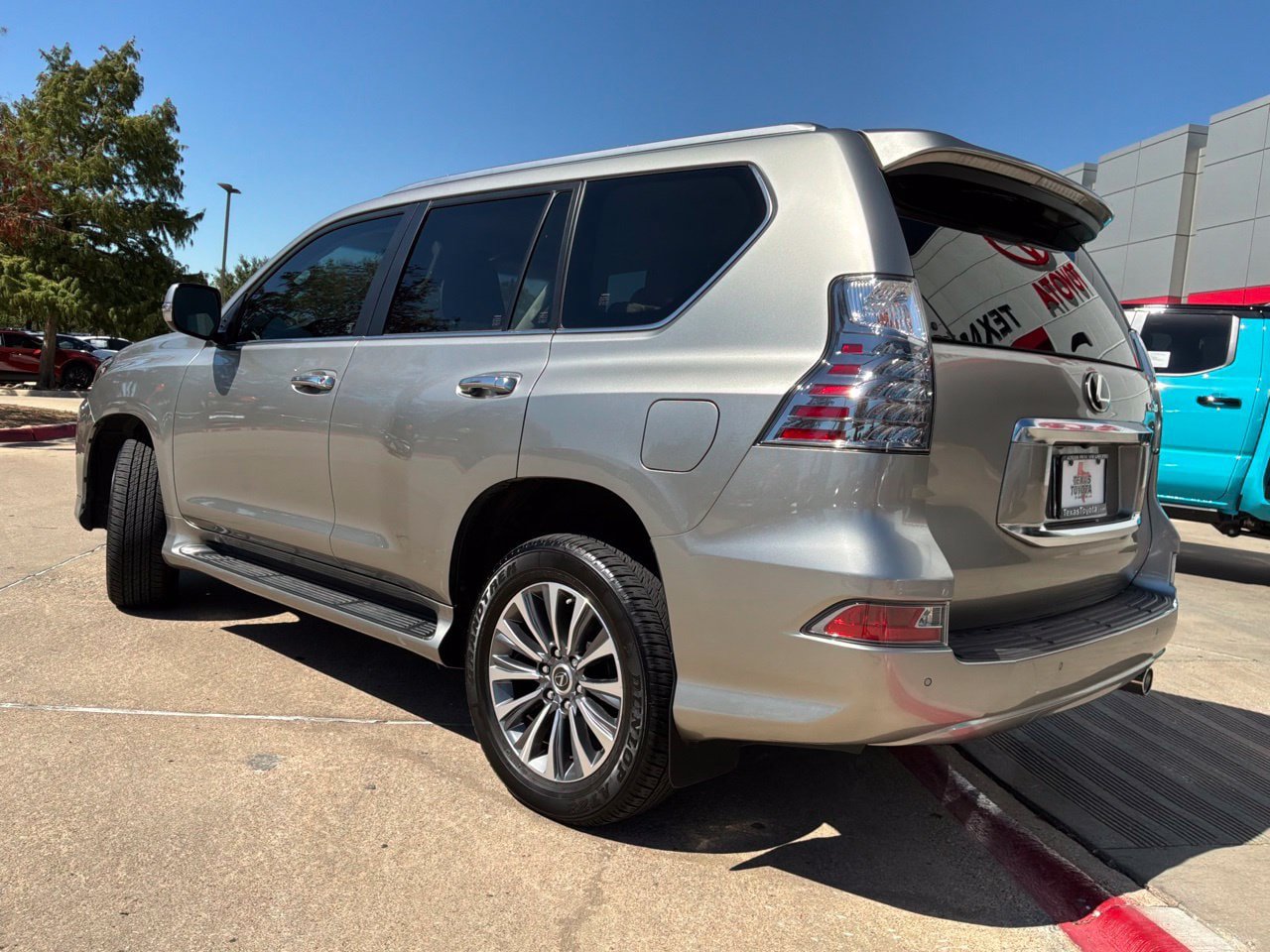 Used 2022 Lexus GX 460 Luxury w/ Off Road Package AWD/4WD image 8