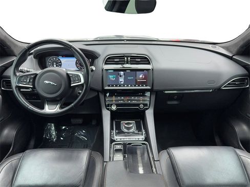 Used 2020 Jaguar F-PACE Prestige image 11