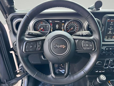 Used 2021 Jeep Gladiator Sport AWD/4WD image 13