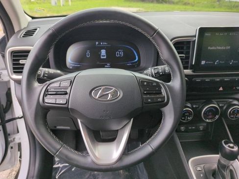 Used 2025 Hyundai Venue SEL FWD image 22