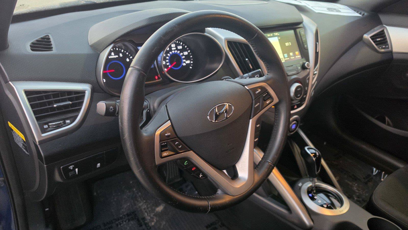 Used 2017 Hyundai Veloster Value Edition FWD image 15