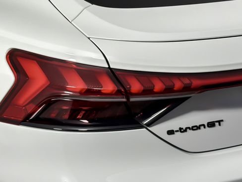 Used 2024 Audi e-tron GT Prestige w/ Prestige Package image 26