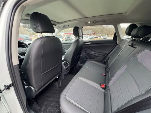 New 2026 Volkswagen Taos SE image 10