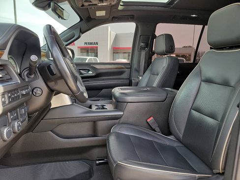 Used 2021 Chevrolet Tahoe Premier w/ Premium Package image 12