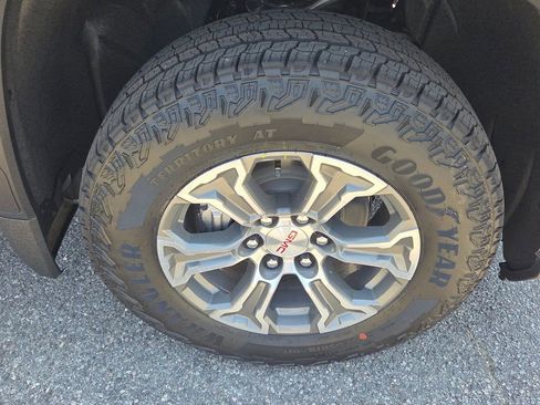 New 2026 GMC Sierra 1500 SLE w/ Preferred Package AWD/4WD image 14