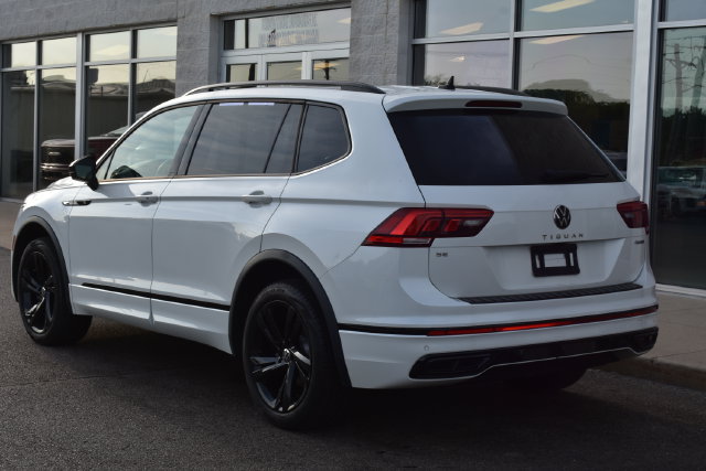 Used 2024 Volkswagen Tiguan SE R-Line AWD/4WD image 9