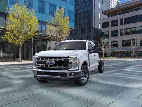 New 2025 Ford F350 XL w/ XL Chrome Package RWD image 2