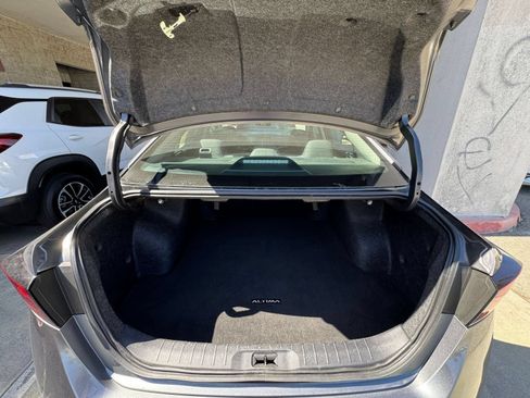 Used 2025 Nissan Altima 2.5 SV FWD image 27