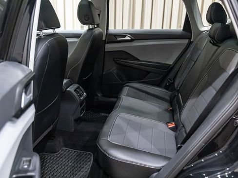 Certified 2023 Volkswagen Taos SE w/ Panoramic Sunroof Package FWD image 11