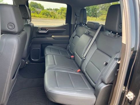 Certified 2025 GMC Sierra 1500 SLT RWD image 19