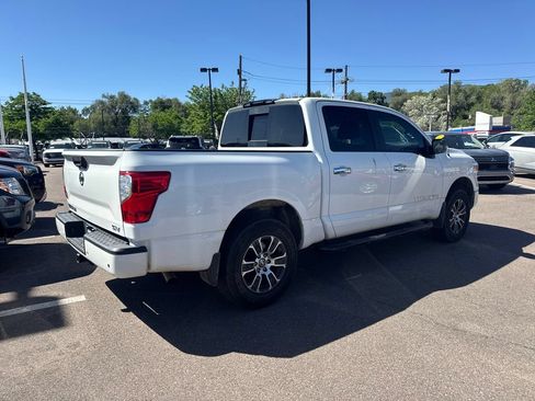 Used 2020 Nissan Titan SV w/ SV Convenience Package RWD image 5