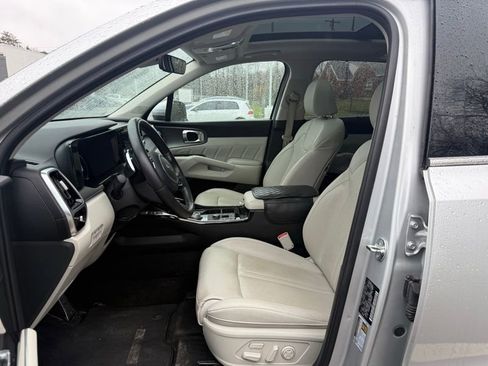 Used 2023 Kia Sorento SX Prestige w/ Panoramic Sunroof Package image 10