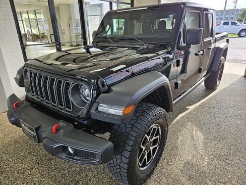Used 2025 Jeep Gladiator Rubicon w/ Convenience Group AWD/4WD image 5