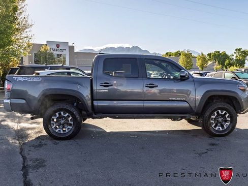 Used 2022 Toyota Tacoma TRD Off-Road AWD/4WD image 16