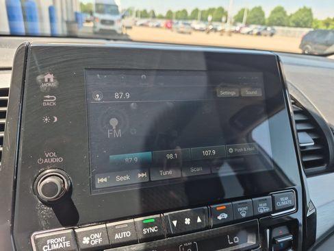 Certified 2024 Honda Odyssey EX-L image 18
