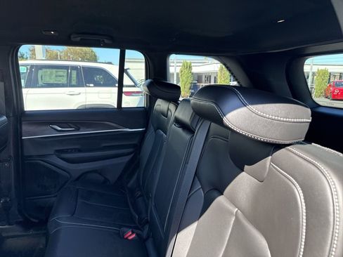 New 2025 Jeep Grand Cherokee Limited image 10