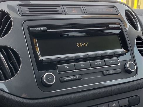 Used 2014 Volkswagen Tiguan S image 22