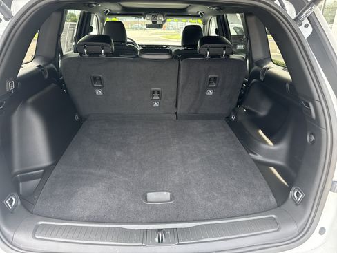 Used 2025 Jeep Grand Cherokee Limited RWD image 5