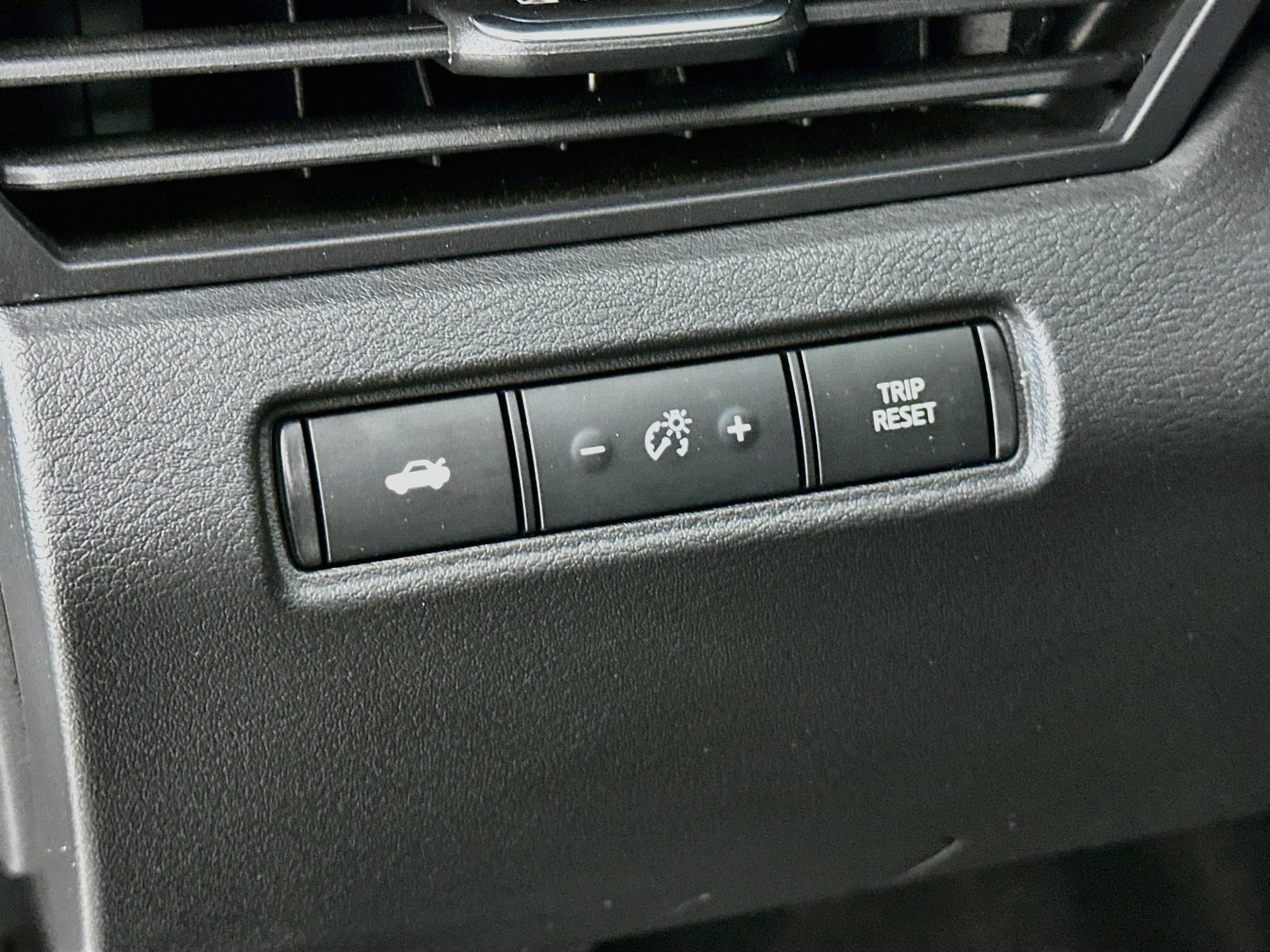 Used 2024 Nissan Altima 2.5 SV FWD image 17
