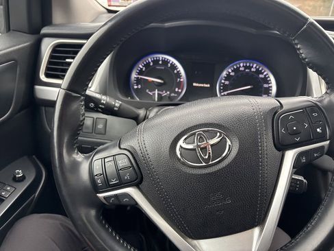 Used 2017 Toyota Highlander XLE image 10