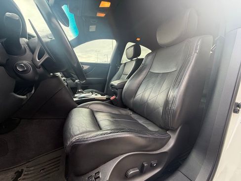 Used 2017 INFINITI QX70 AWD w/ Premium Package image 11