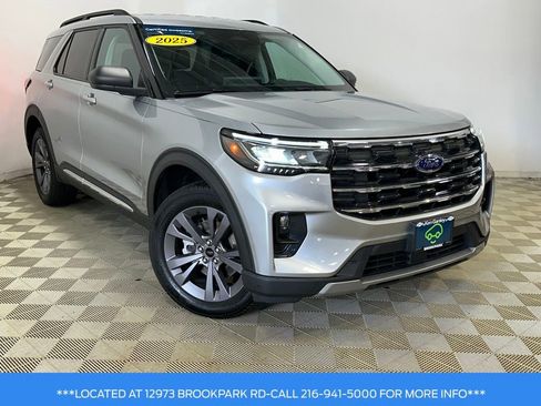 Used 2025 Ford Explorer Active w/ Active Comfort Package AWD/4WD image 3